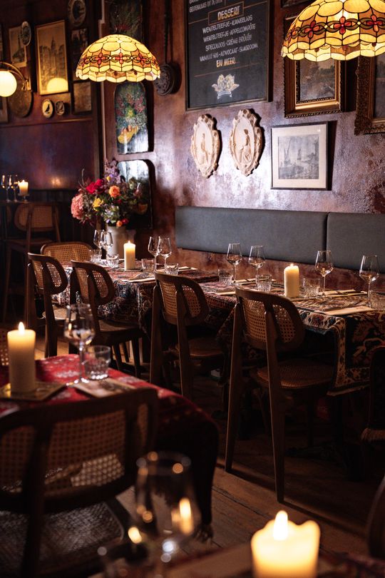 Atmospheric Heemelrijck dining room by candlelight with Tiffany lamps