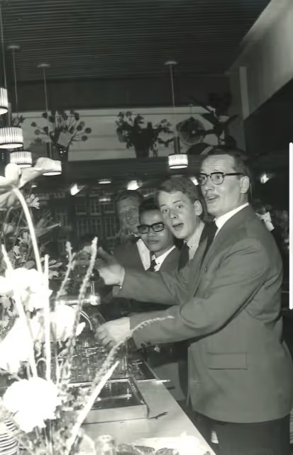 1976
